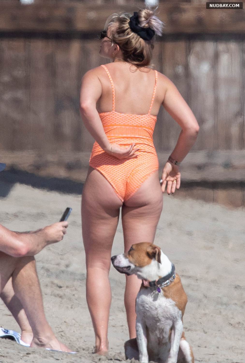 Florence Pugh ass on the beach in Malibu