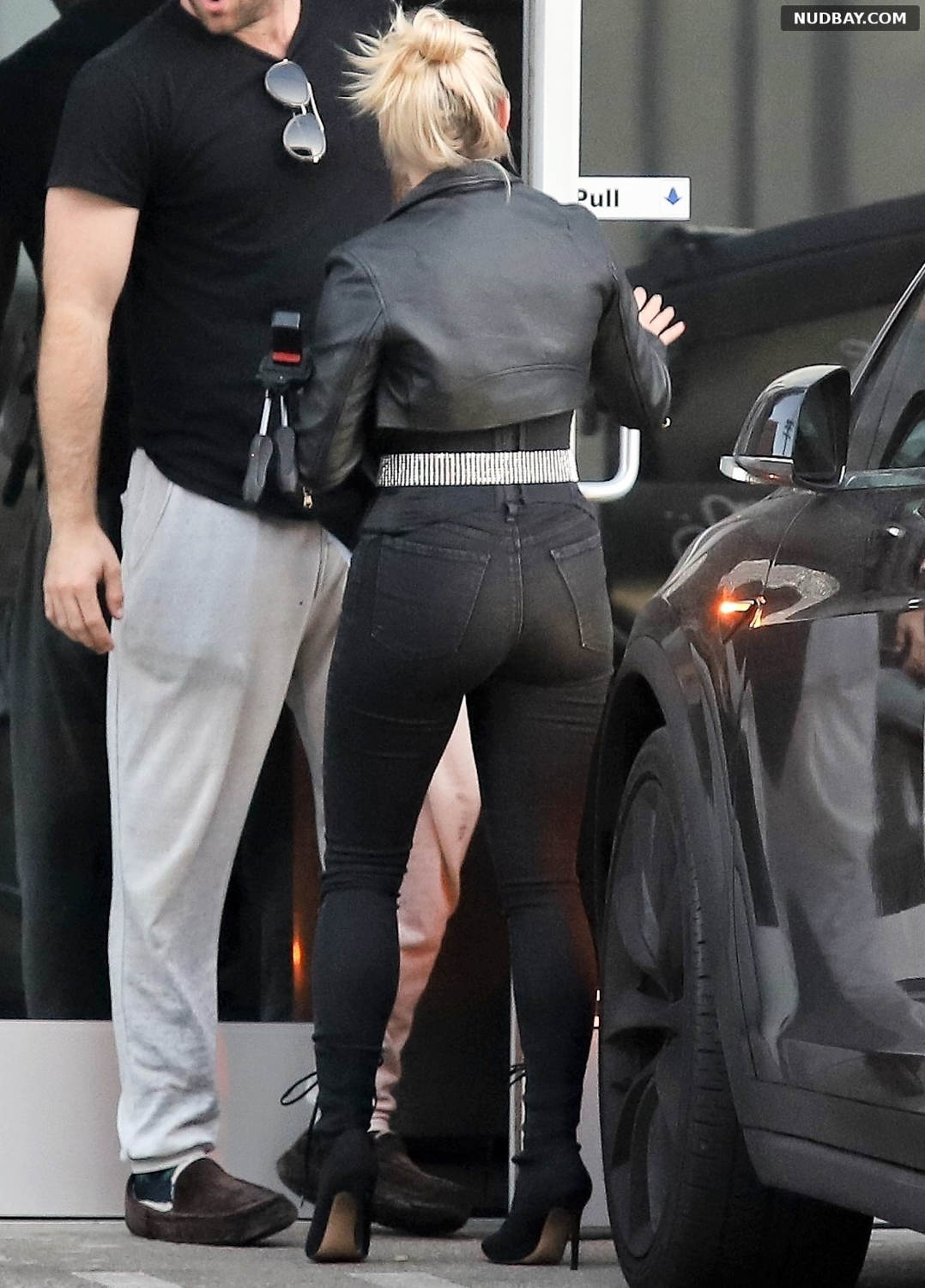 Ariel Winter Ass out in Los Angeles Nov 16 2020
