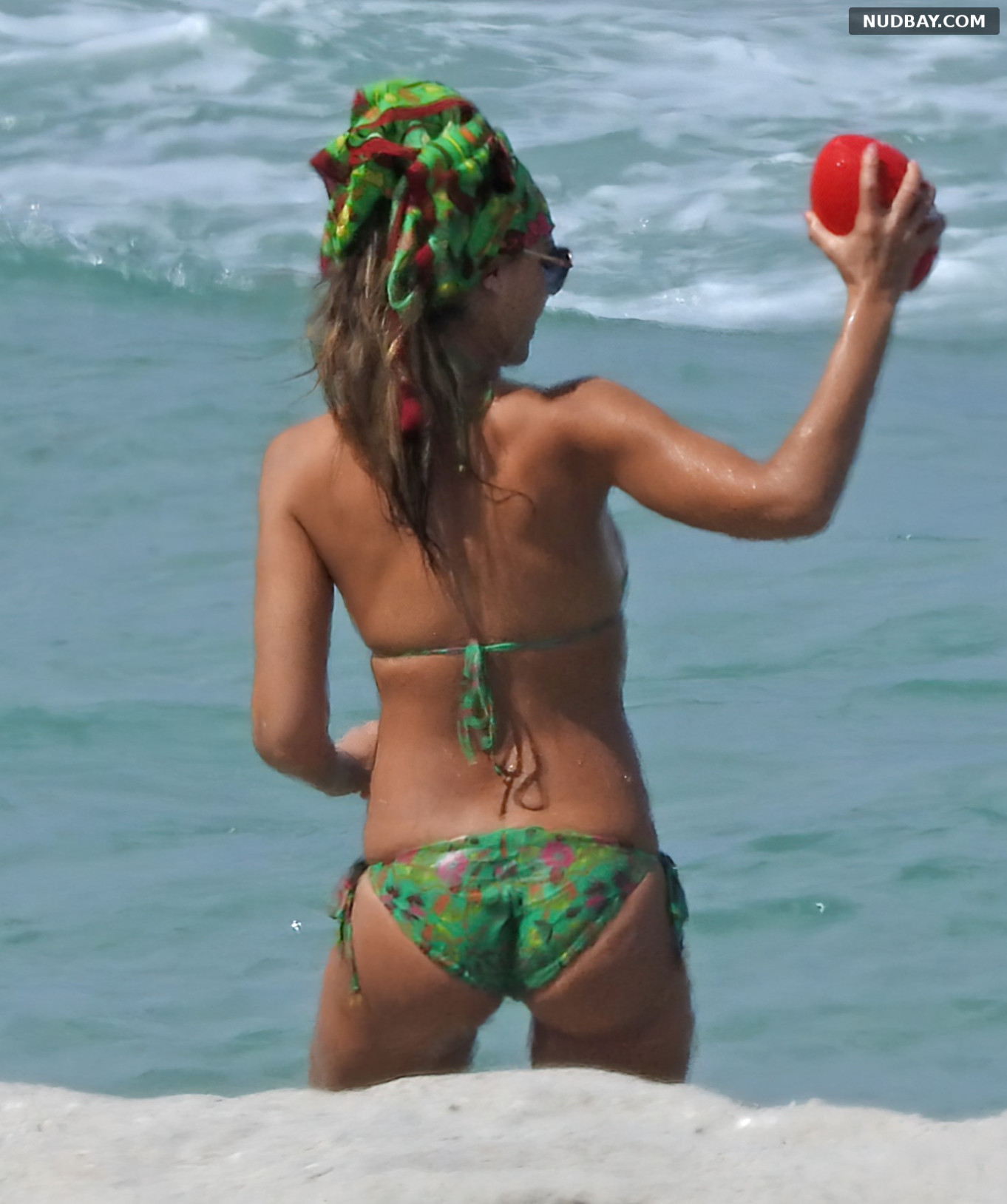 Jessica Alba Ass in Bikini at a Beach in Miami May 2021