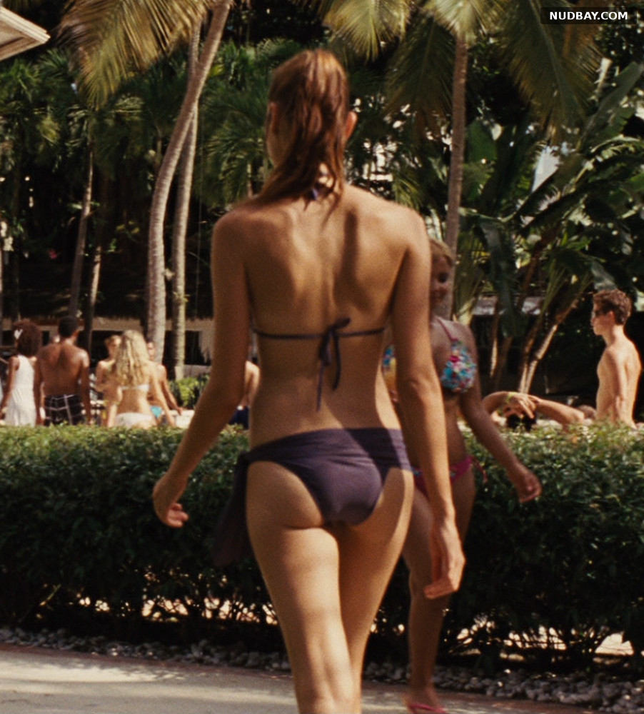 Gal Gadot ass in the movie Fast Five (2011)