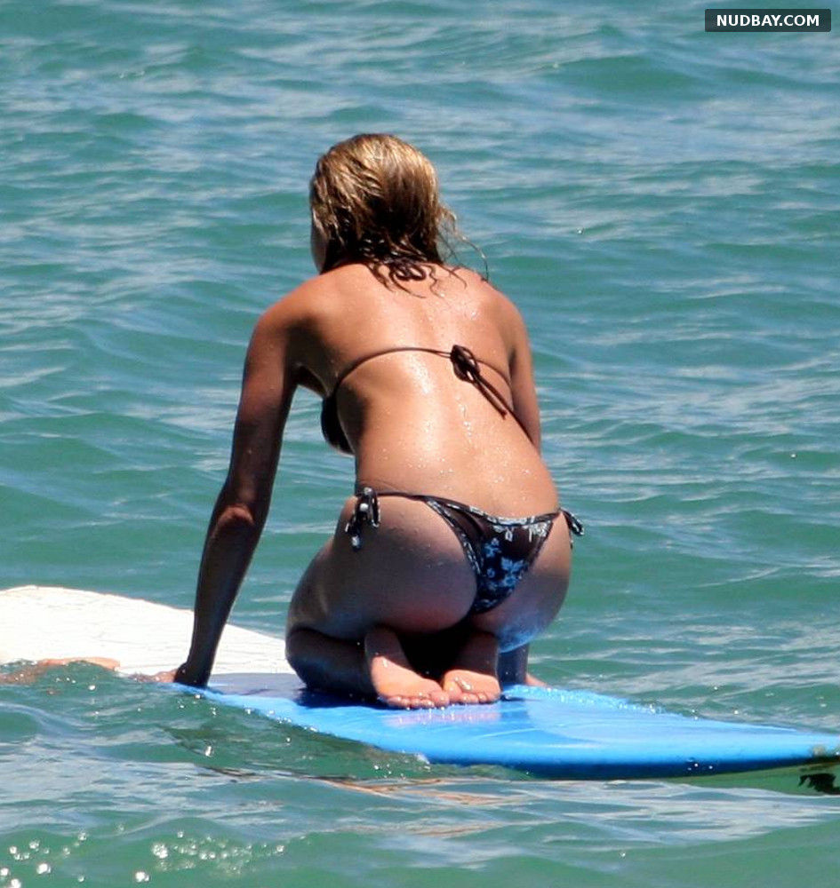 Jennifer Aniston Ass wearing a Bikini in Hawaii August 2007