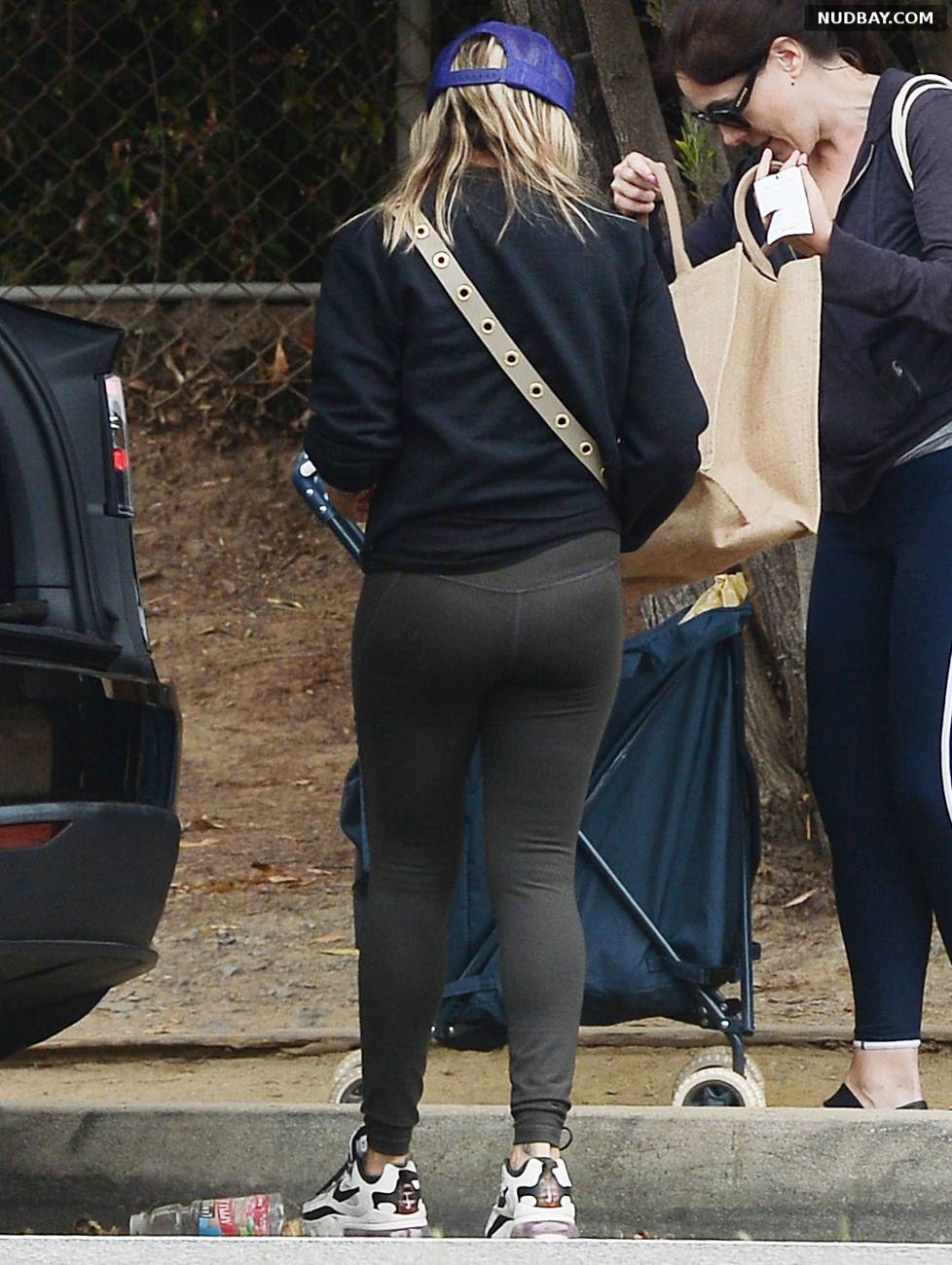 Sarah Michelle Gellar booty grocery shopping in Los Angeles May 31 2021