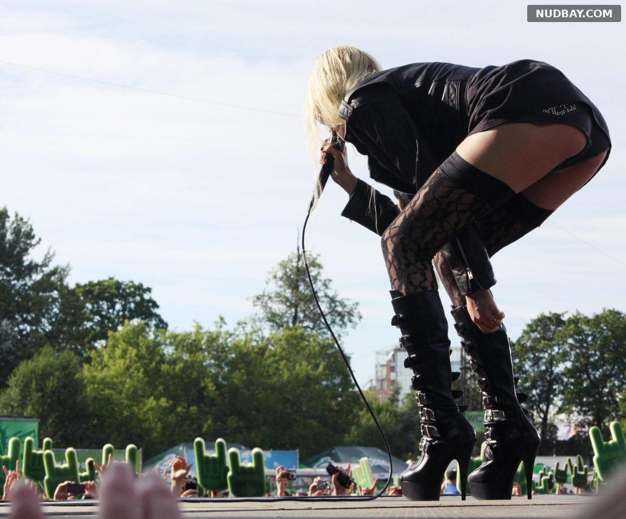Taylor Momsen Ass Performs on stage in Saint Petersburg Jul 13 2011