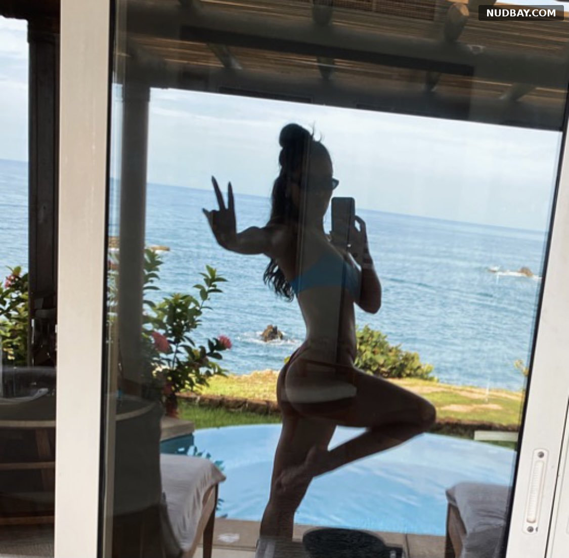 Hailee Steinfeld bare ass selfie Jul 2021
