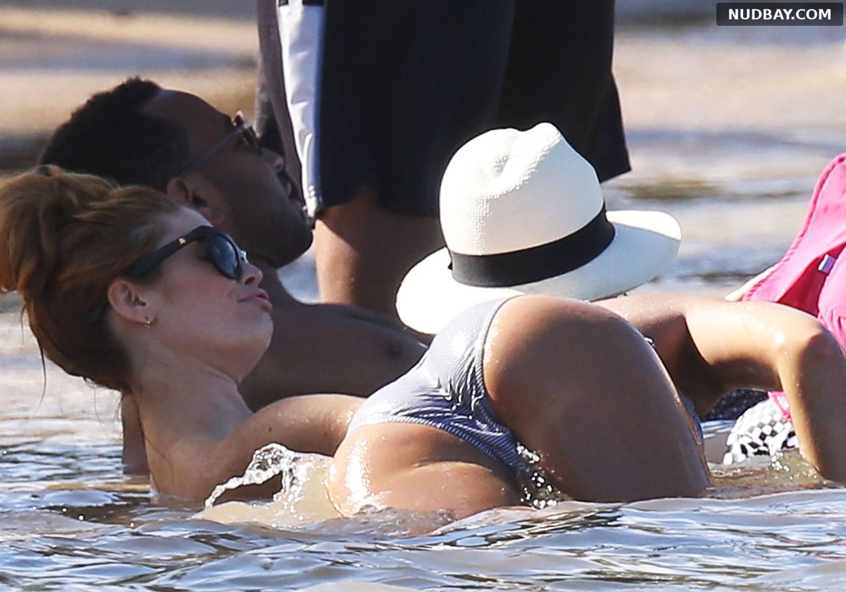 Jessica Alba Pussy bikini on the Caribbean Mar 26 2015