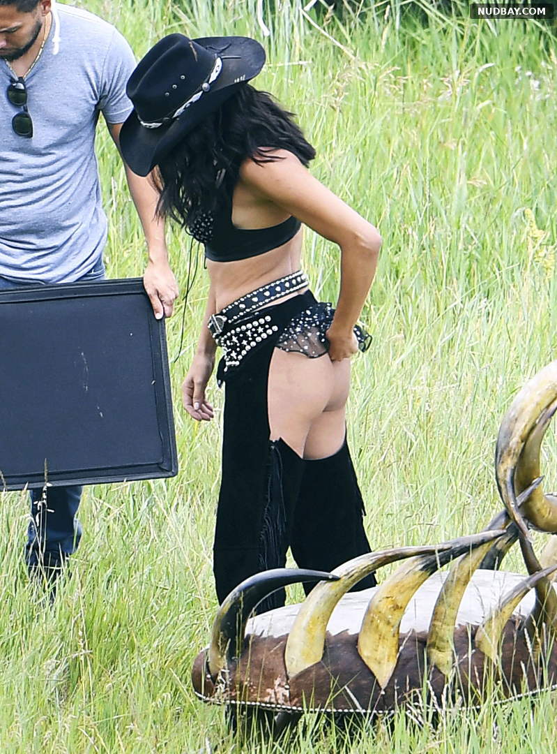 Adriana Lima Hot Ass Shooting for VS’s Holiday Catalog in Aspen Aug 15 2017
