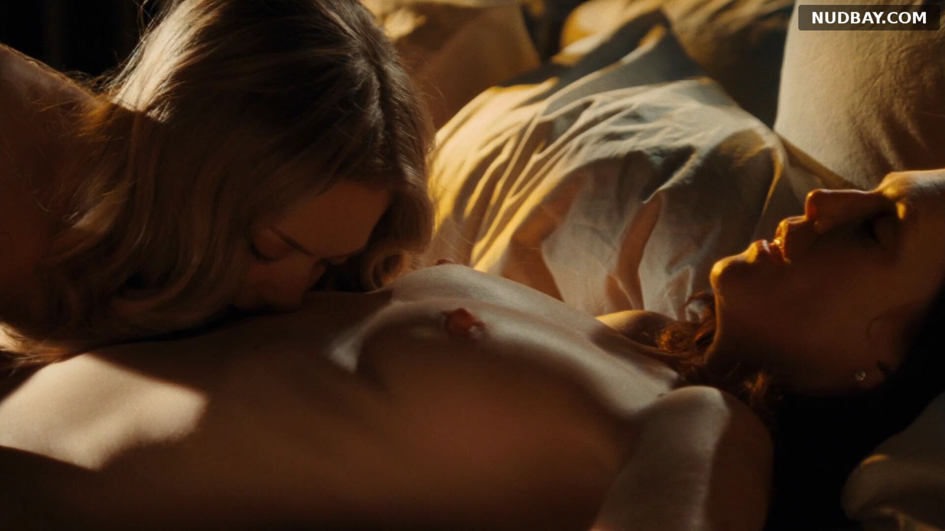 Julianne Moore $ Amanda Seyfried nude in Chloe (2009)