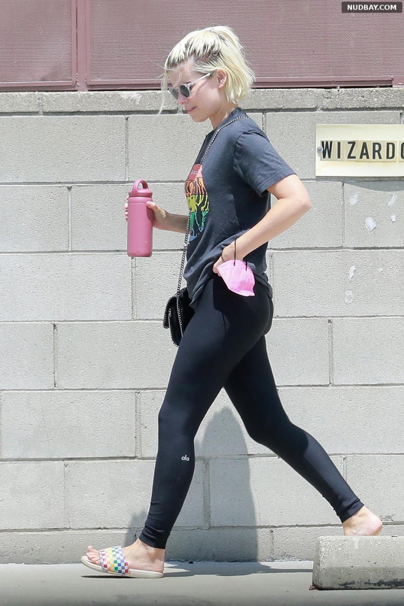 Kate Mara in black leggings out and about in Los Feliz Aug 14 2021