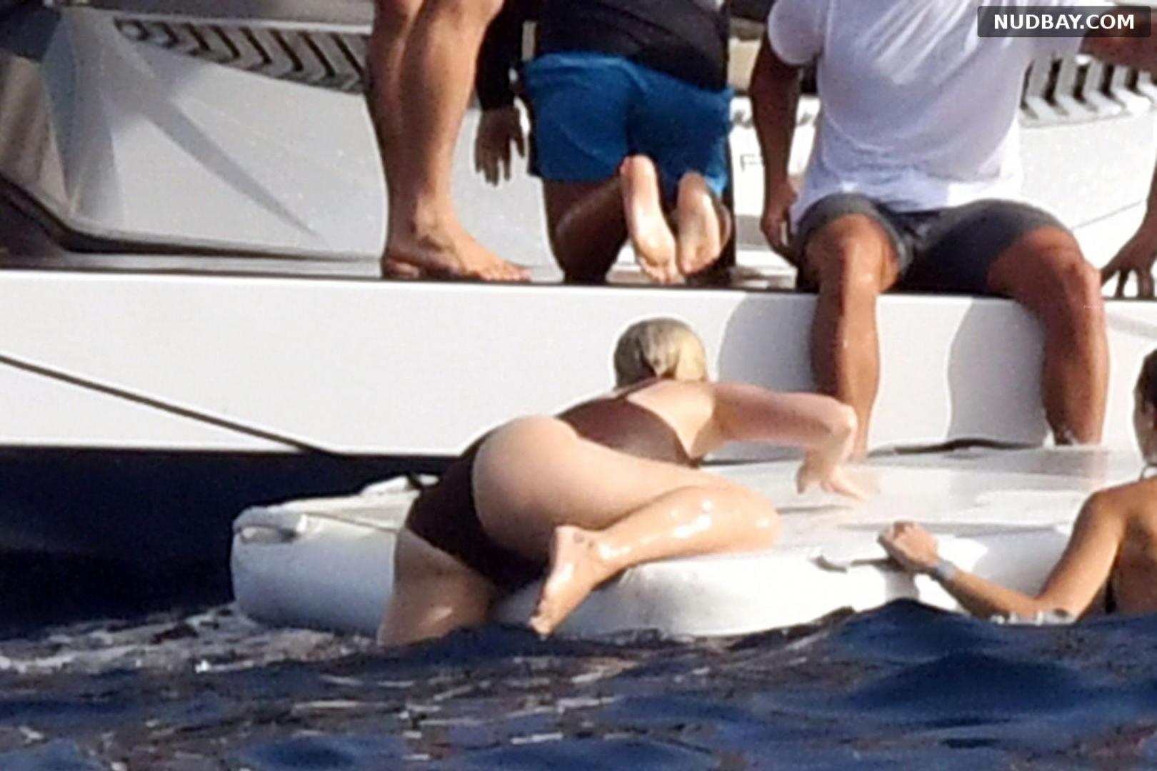 Katy Perry Ass on the PDA out in Capri Aug 01 2021