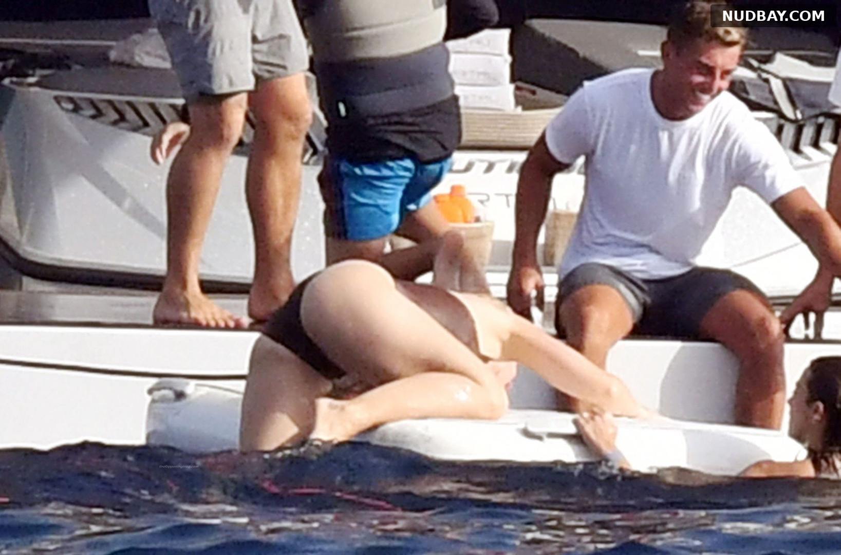 Katy Perry Big Ass on the PDA out in Capri Aug 01 2021