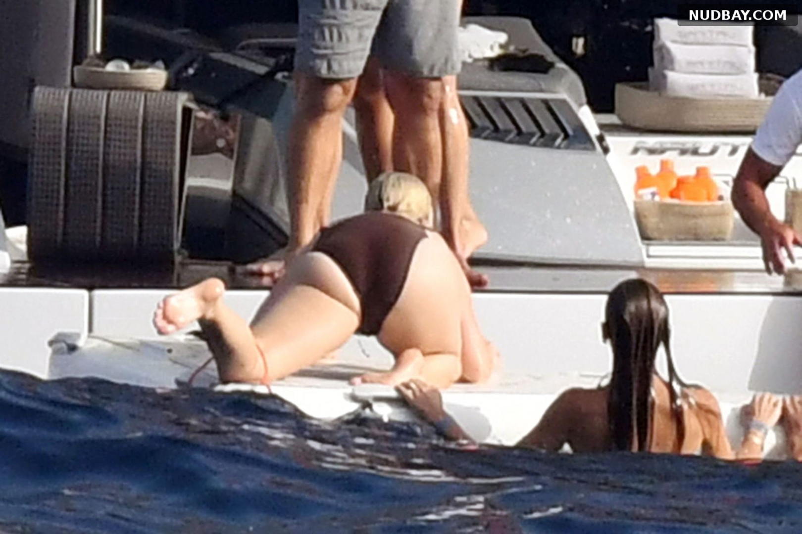 Katy Perry Sexy Booty on the PDA out in Capri Aug 01 2021