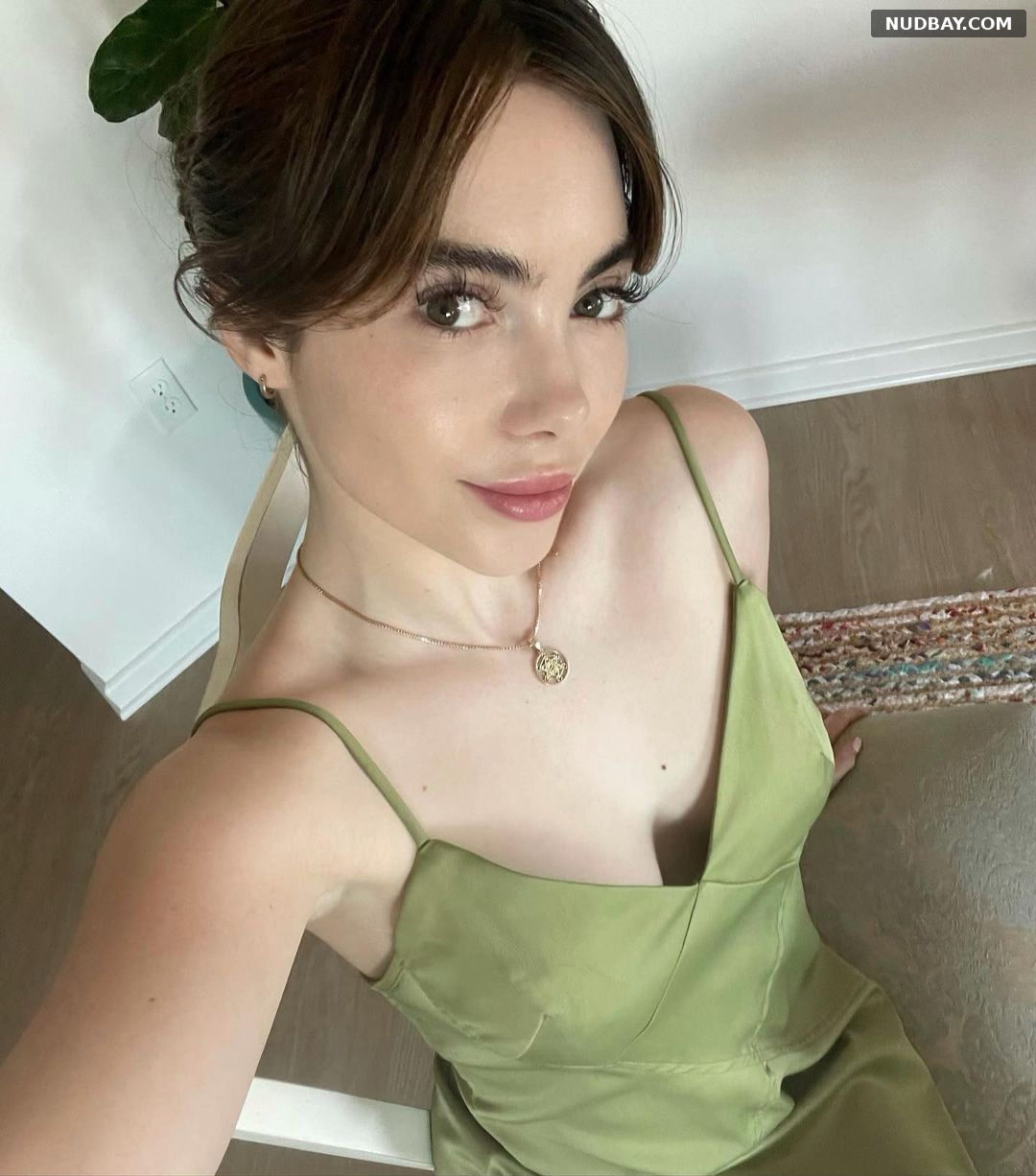 McKayla Maroney boobs in green dress Aug 07 2021