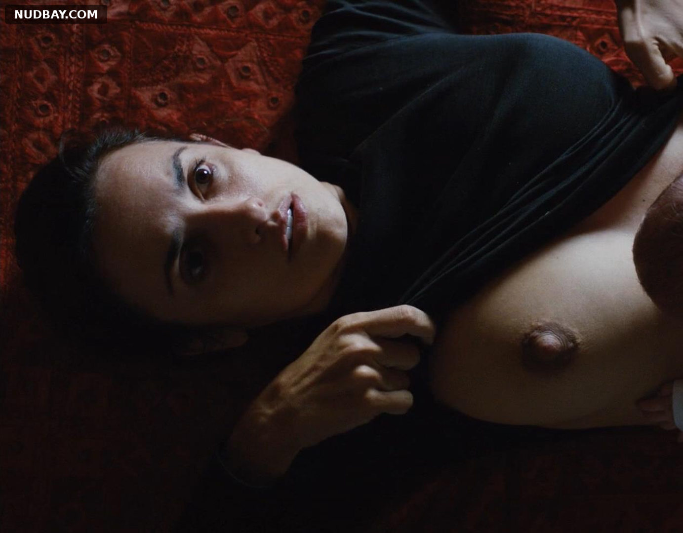 Penelope Cruz nude boobs in Venuto Al Mondo (2012)