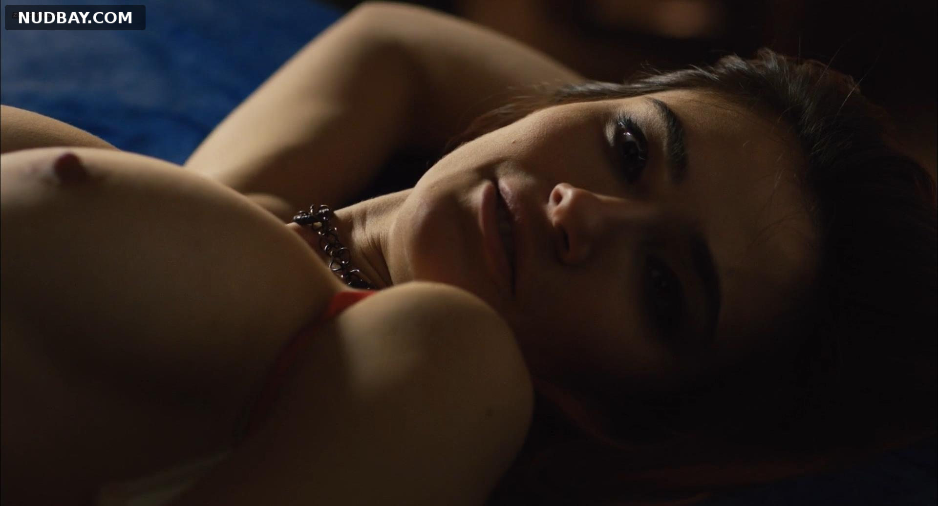 Penelope Cruz topless Venuto Al Mondo (2012)