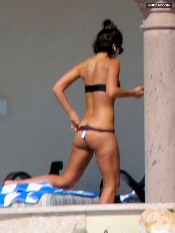 Jessica Alba nude ass on vacation in Cabo San Lucas Nov 23 2021