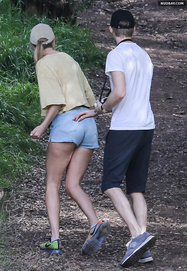 Taylor Swift Ass at the Franklin Canyon Park Trail in the Santa Monica Mountains Apr 03 2019 01