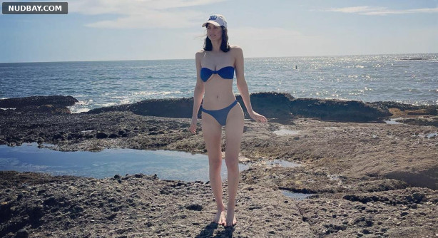 Alexandra Daddario nude sexy in blue bikini Apr 19 2022 01