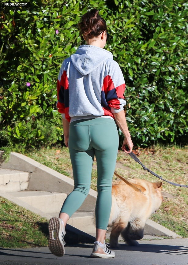 Aubrey Plaza Booty Out walking her dogs in Los Angeles Aug 22 2019 01