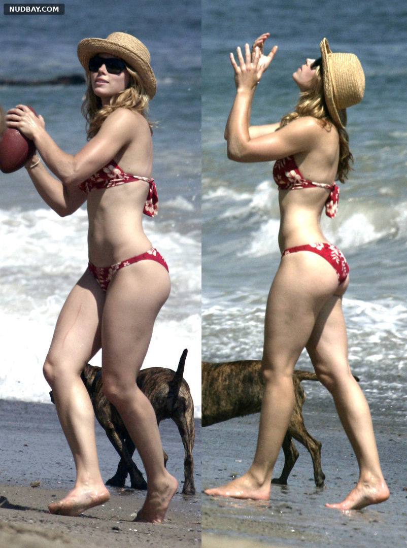 Jessica Biel Sexy on vacation on the beach in a bikini 2006