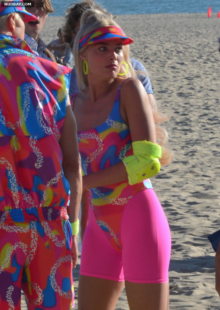 Margot Robbie Sexy on set of Barbie in Los Angeles Jun 28 2022