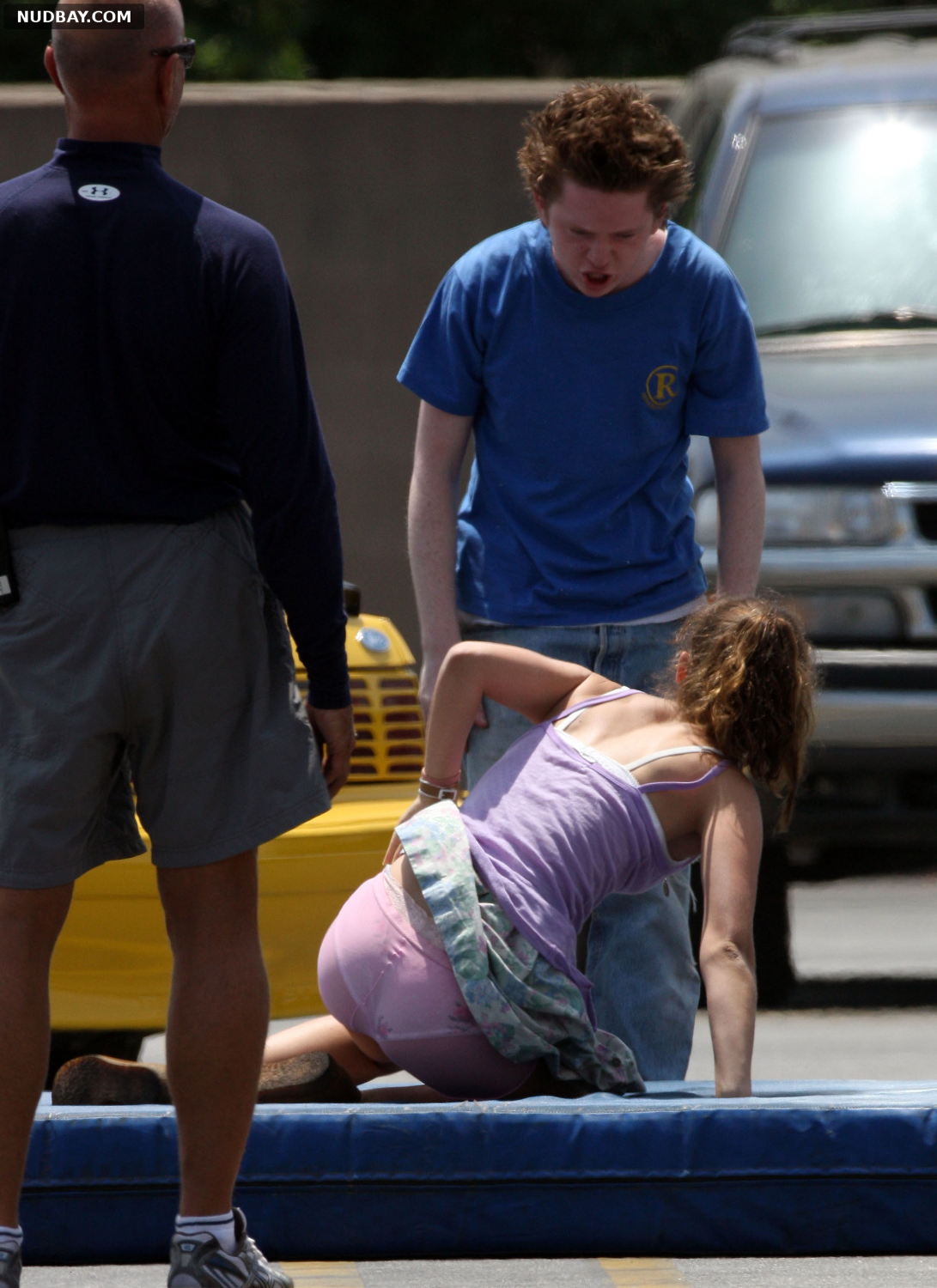 Natalie Portman Upskirt on the set of Hesher 2009