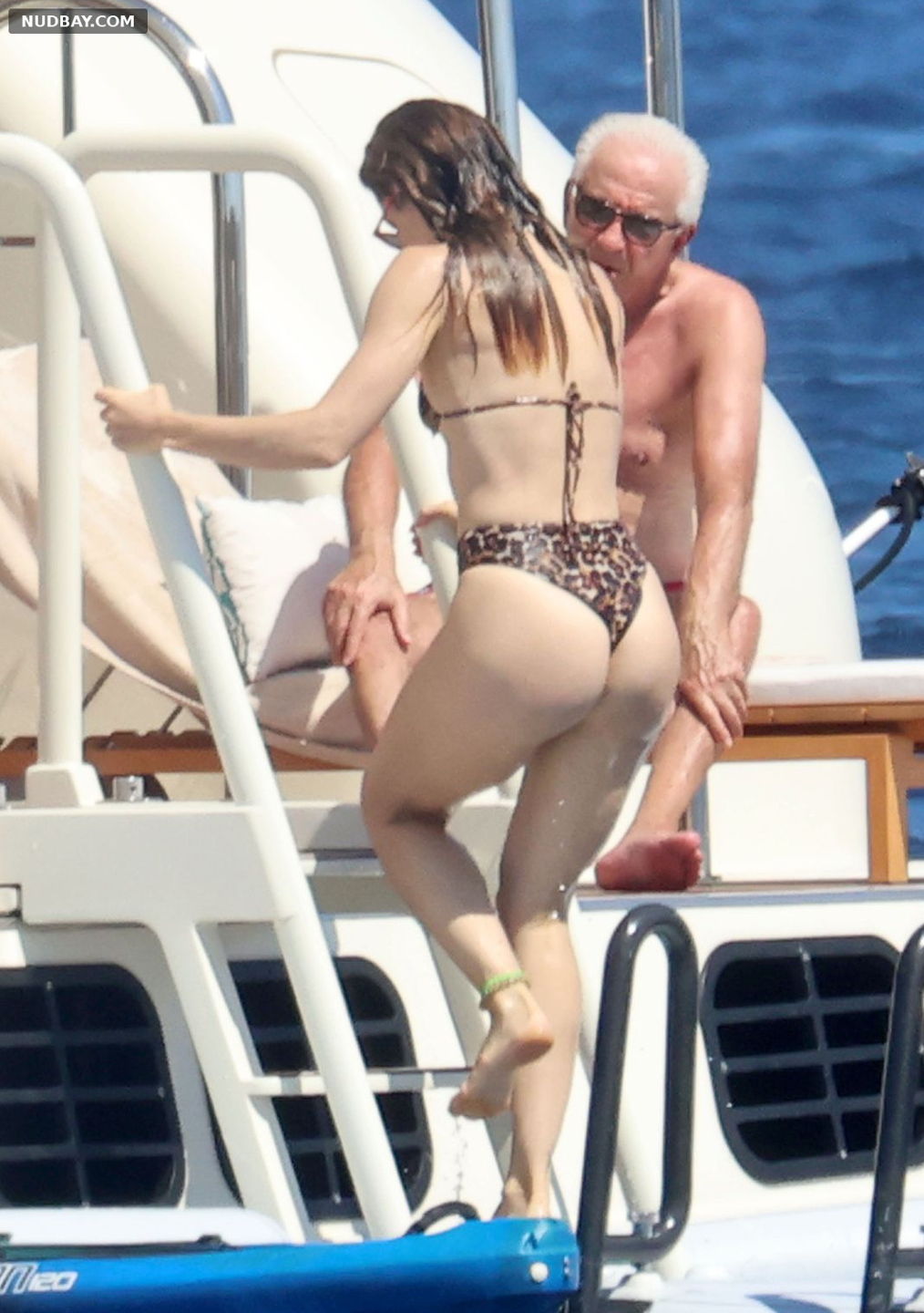 Jessica Biel Booty holiday on a yacht in Italy Jul 28 2022