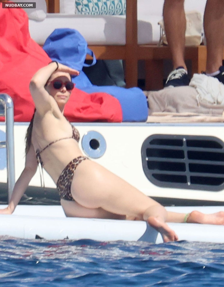 Jessica Biel Juicy Ass Bikini on a yacht in Italy Jul 28 2022