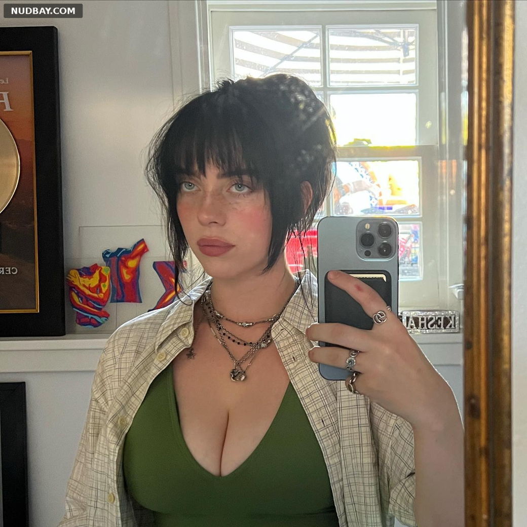 Billie Eilish big tits selfie in front of a mirror Aug 01 2022