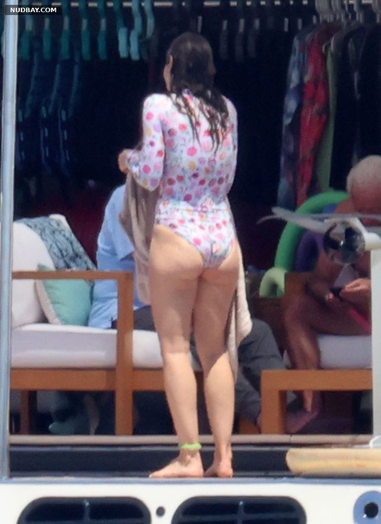 Jessica Biel Juicy Ass on a yacht in Sardinia Jun 31 2022
