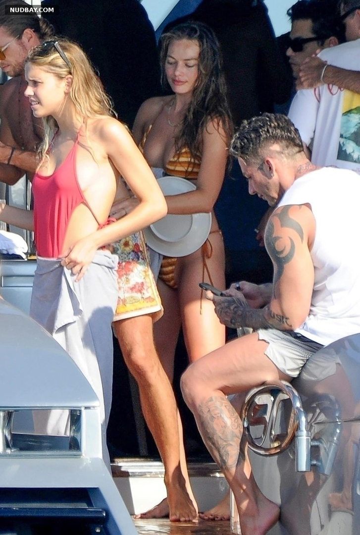 Margot Robbie Wearing a bikini on a boat in Spain Aug 07 2022