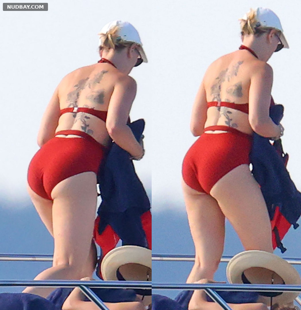 Scarlett Johansson Booty on a boat in a swimsuit at the Hamptons Aug 08 2022