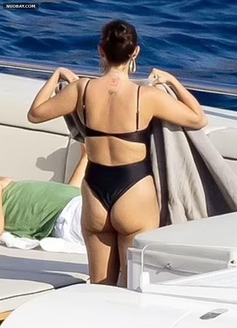 Selena Gomez Big Ass Boating in Positano Aug 02 2022