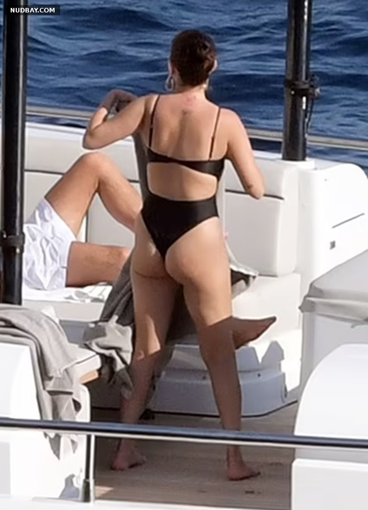 Selena Gomez Booty Boating in Positano Aug 02 2022