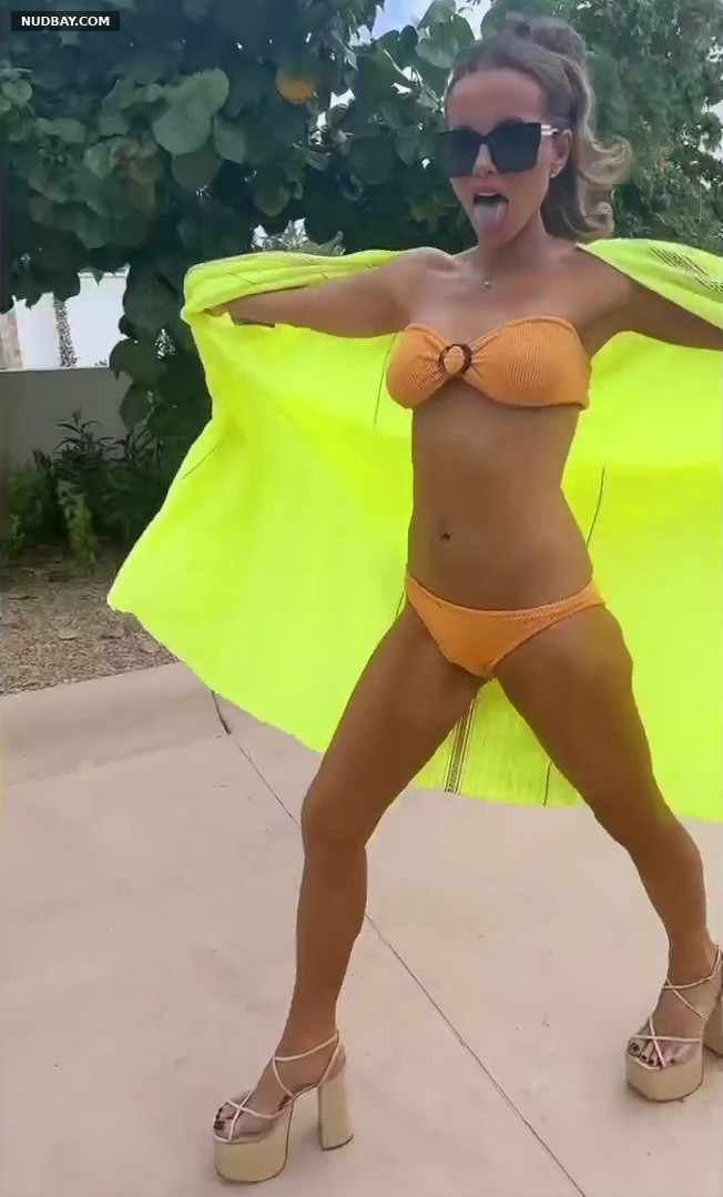 Kate Beckinsale Sexy in an orange bikini Sep 21 2022