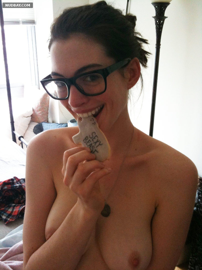 Anne Hathaway nude celeb showed boobs at home 2017