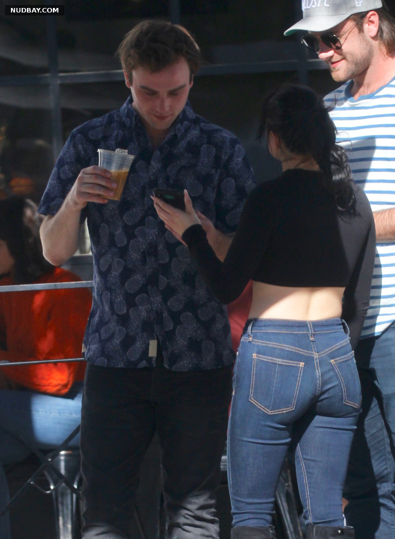 Ariel Winter Ass & Booty at Joan’s on Third Cafe in Studio City 2019