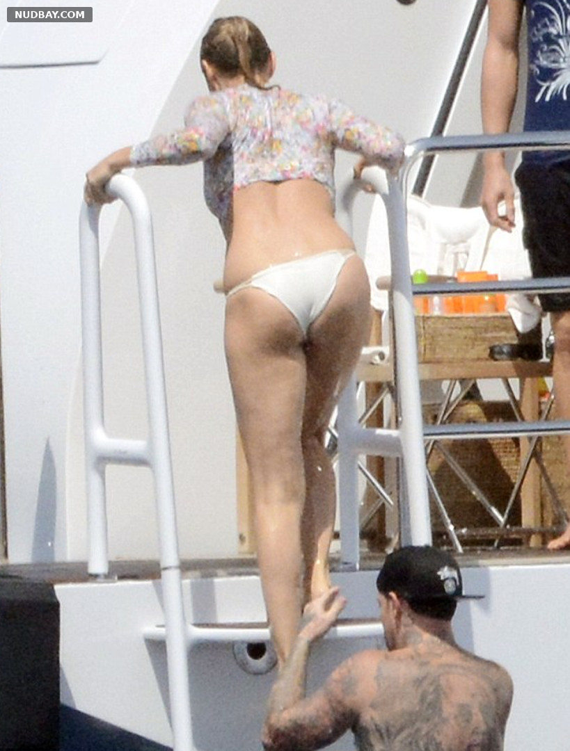 Cameron Diaz Ass Wearing Bikini At A Boat In Italy 2014
