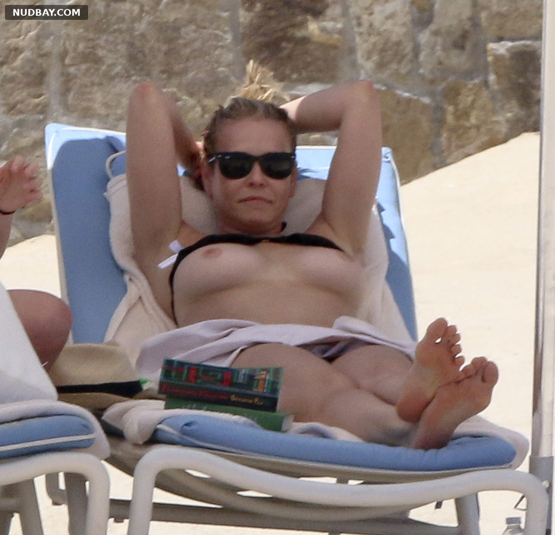 Chelsea Handler Nude shows big tits in Mexico 2016