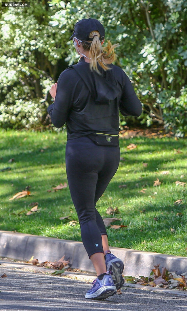 Reese Witherspoon Butt heads out for a morning jog in Brentwood 2018