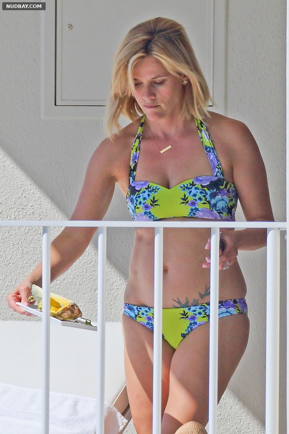 Reese Witherspoon Sexy Bikini in Hawaii January 2014