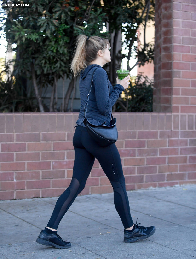 Elizabeth Olsen Ass Leaving a coffee bar in Los Angeles 2019