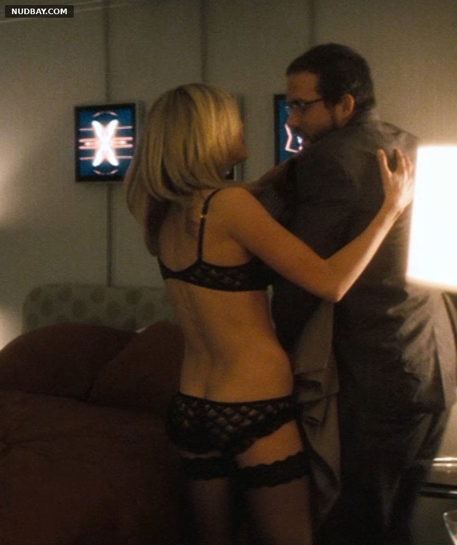 Sarah Chalke nude butt in Chaos Theory (2008)
