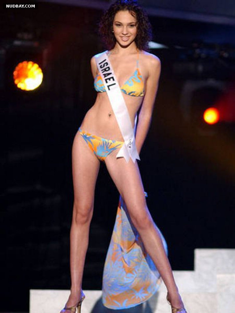 Gal Gadot naked bikini fashion show 2008