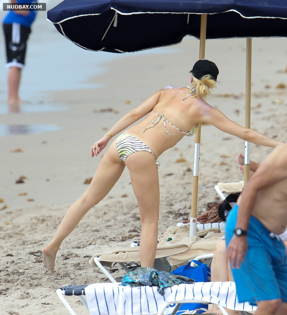 Gwen Stefani nude Wearing bikini at a Miami beach 2008