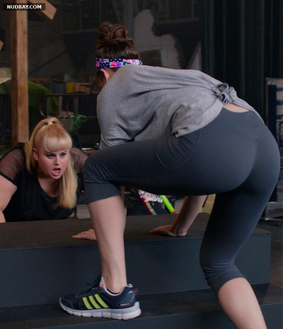 Hailee Steinfeld Ass in Pitch Perfect 2 (2015)