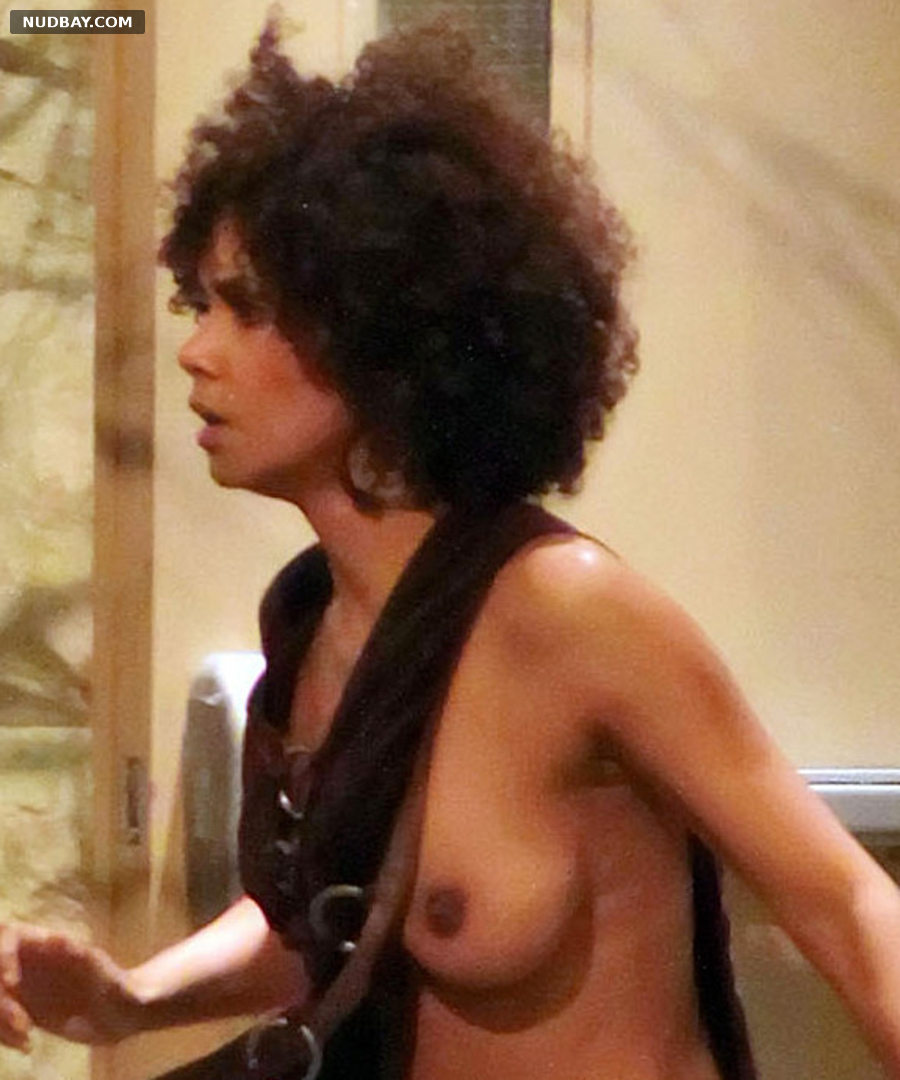 Halle Berry nude boobs on filming 2010