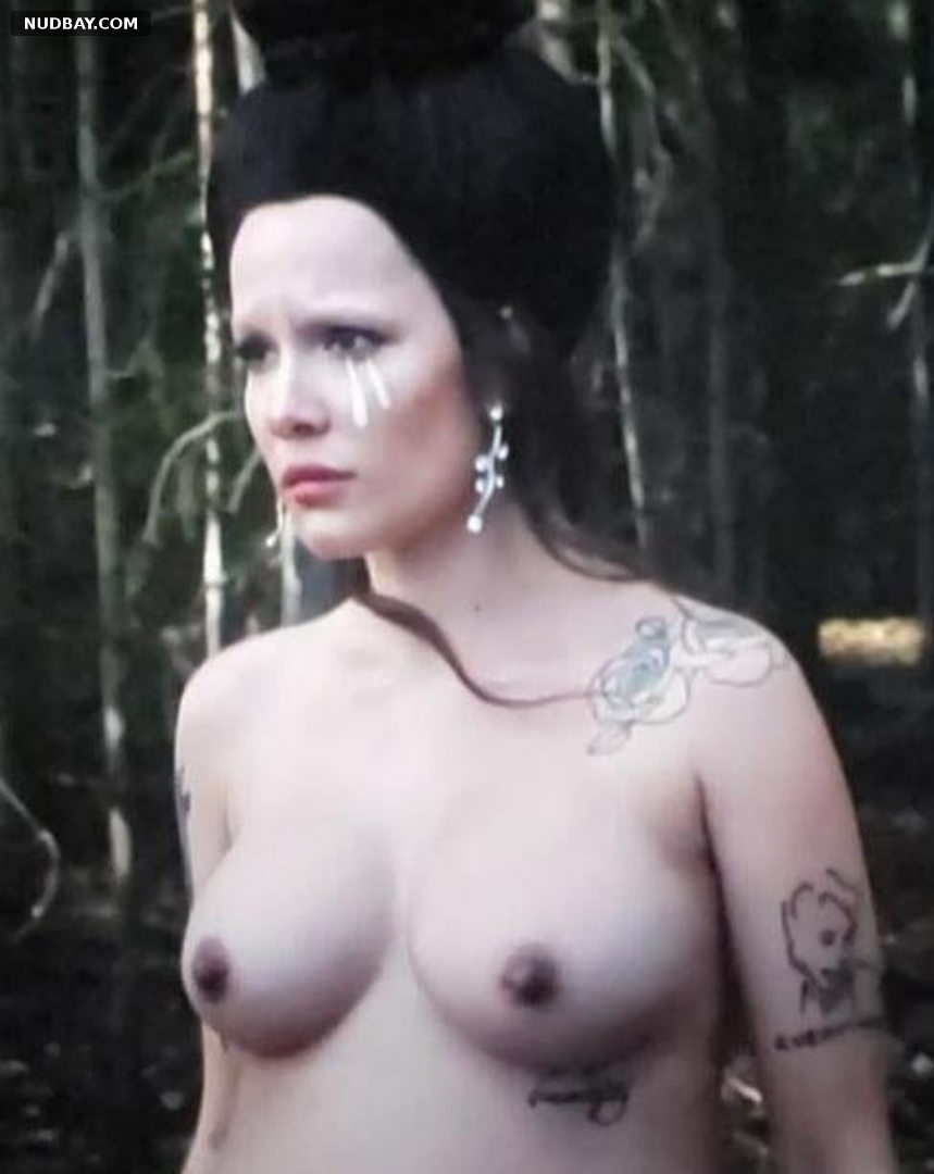 Halsey fully naked in sexy music video 2021