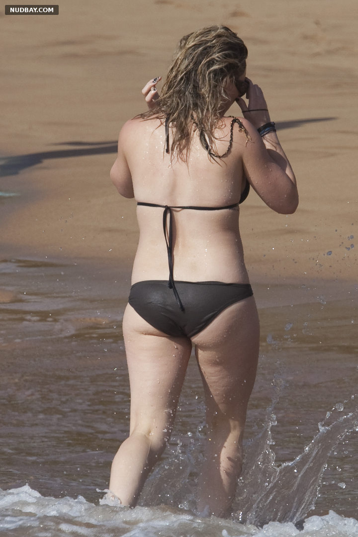 Hilary Duff ass in bikini on the beach in Hawaii 2009