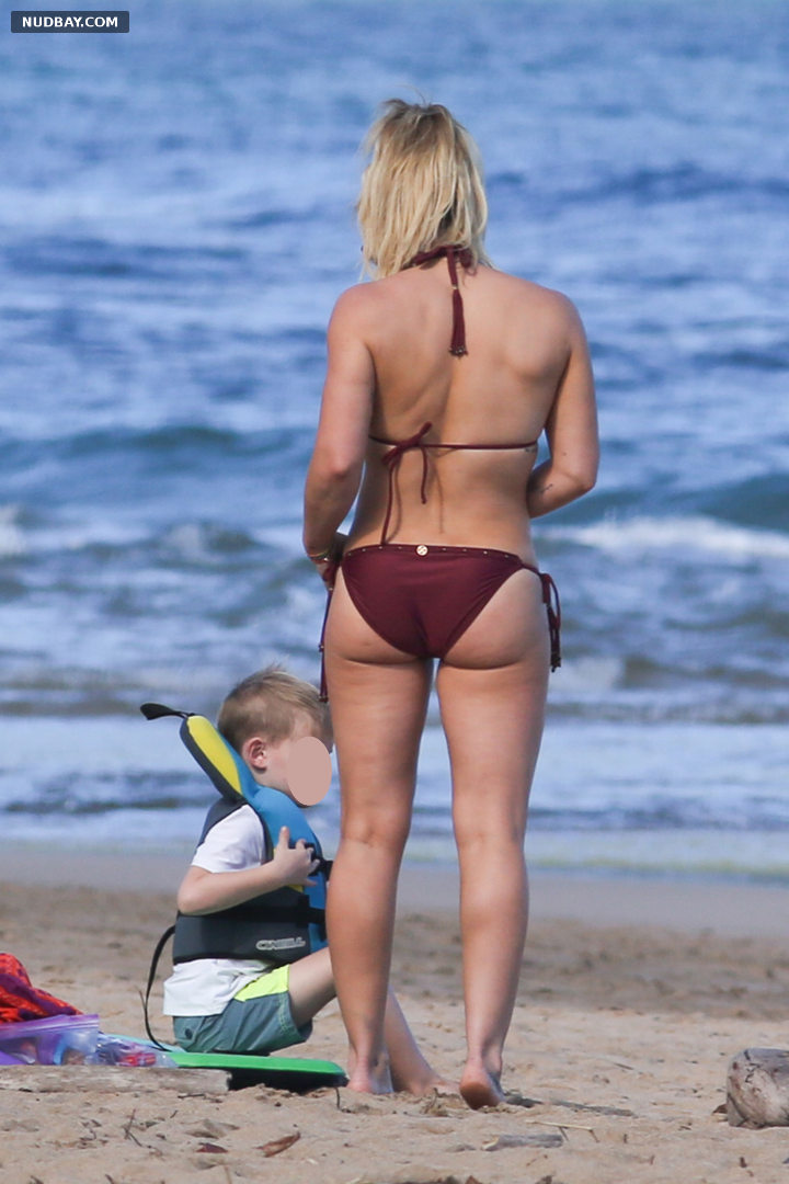 Hilary Duff nude ass wearing a bikini at a beach in Hawaii 01 01 2017