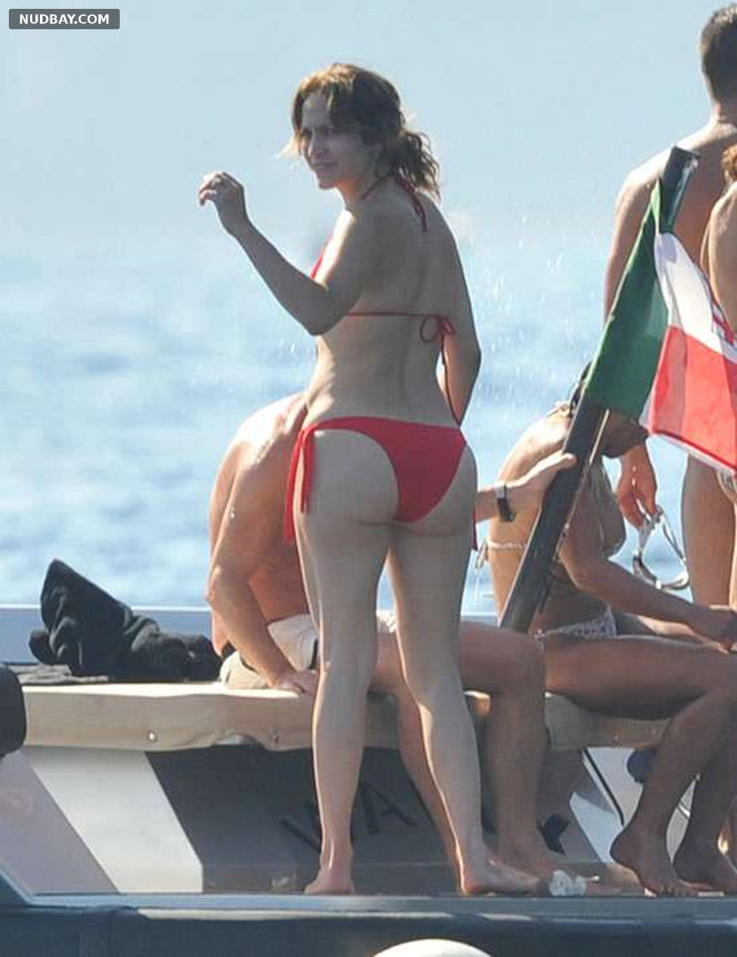 Jennifer Lopez Ass in a red bikini on a yacht 2009